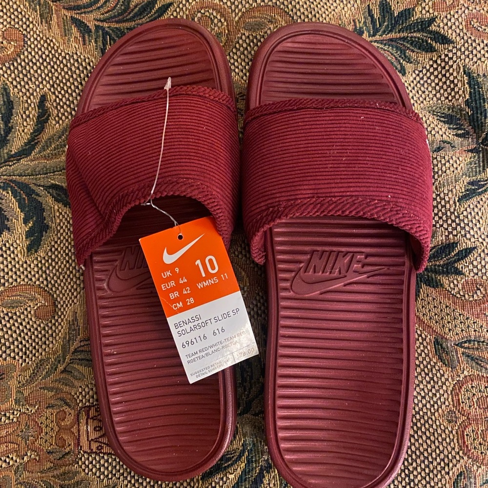 NIKE BENASSI SOLARSOFT SLIDE SP TEAM RED & WHITE NEW WITH TAGS WOMENS SIZE 10